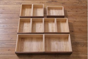 中古　指物家具　三方ケヤキ材　桐材　上質な作りの高級茶箪笥(和タンス、キャビネット、飾り棚)(定価約39万円)(R-037716)