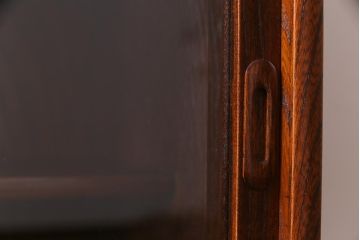 中古　指物家具　三方ケヤキ材　桐材　上質な作りの高級茶箪笥(和タンス、キャビネット、飾り棚)(定価約39万円)(R-037716)