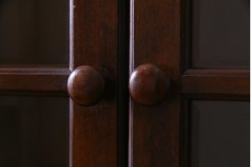 ビンテージ　松本民芸家具　特注品　4枚扉・引き出し4杯　クラシカルな食器棚(キャビネット、収納棚、サイドボード、サイドキャビネット)(R-037717)