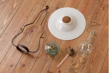 アンティーク雑貨　5分芯　レトロ　乳白色シェードのオイルランプ(吊りランプ、ディスプレイ)(R-037722)