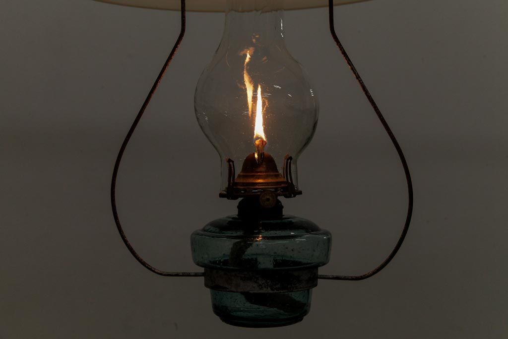 アンティーク　乳白　切子オイルランプ 昭和レトロ ☆古い昔のガラス吊ランプ☆乳白赤縁笠☆オイルランプ☆アンティーク