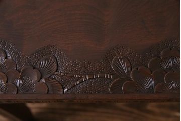 中古　伝統工芸　軽井沢彫り　引き出し付き　繊細な桜の彫りが美しいサイドテーブル(花台、飾り台、引き出し)(R-037726)