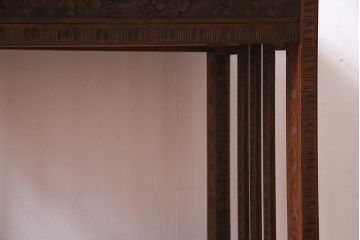 中古　伝統工芸　軽井沢彫り　引き出し付き　繊細な桜の彫りが美しいサイドテーブル(花台、飾り台、引き出し)(R-037726)
