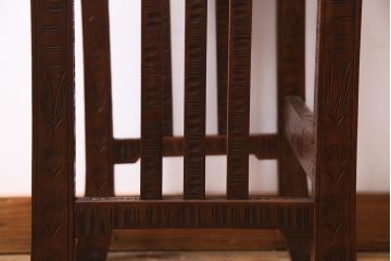 中古　伝統工芸　軽井沢彫り　引き出し付き　繊細な桜の彫りが美しいサイドテーブル(花台、飾り台、引き出し)(R-037726)