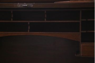 アンティーク家具　ナラ材　大正ロマン香るシックな佇まいのロールトップデスク(両袖机)(R-037728)