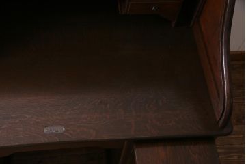 アンティーク家具　ナラ材　大正ロマン香るシックな佇まいのロールトップデスク(両袖机)(R-037728)