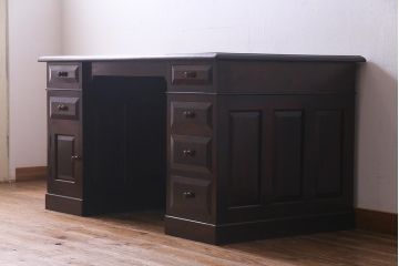 中古　松本民芸家具　シックな色合いが上品なM型両袖机(デスク)(定価62万円)(R-037729)