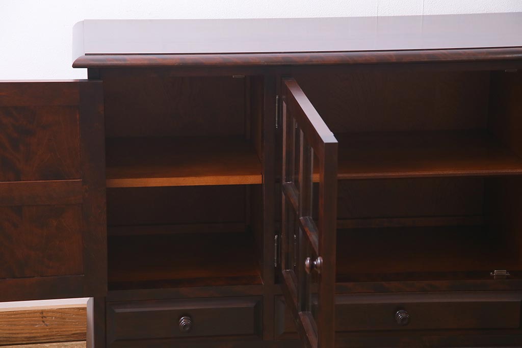 中古　北海道民芸家具　特注サイズ　シックで落ち着きのある色味のサイドボード(収納棚、戸棚、キャビネット)(R-037730)