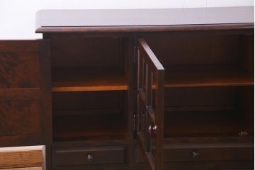 中古　北海道民芸家具　特注サイズ　シックで落ち着きのある色味のサイドボード(収納棚、戸棚、キャビネット)(R-037730)