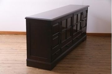 中古　北海道民芸家具　特注サイズ　シックで落ち着きのある色味のサイドボード(収納棚、戸棚、キャビネット)(R-037730)