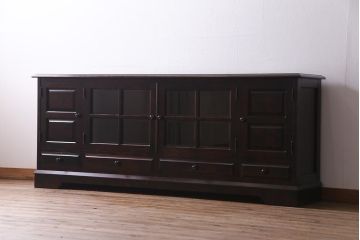 中古　北海道民芸家具　特注サイズ　シックで落ち着きのある色味のサイドボード(収納棚、戸棚、キャビネット)(R-037730)