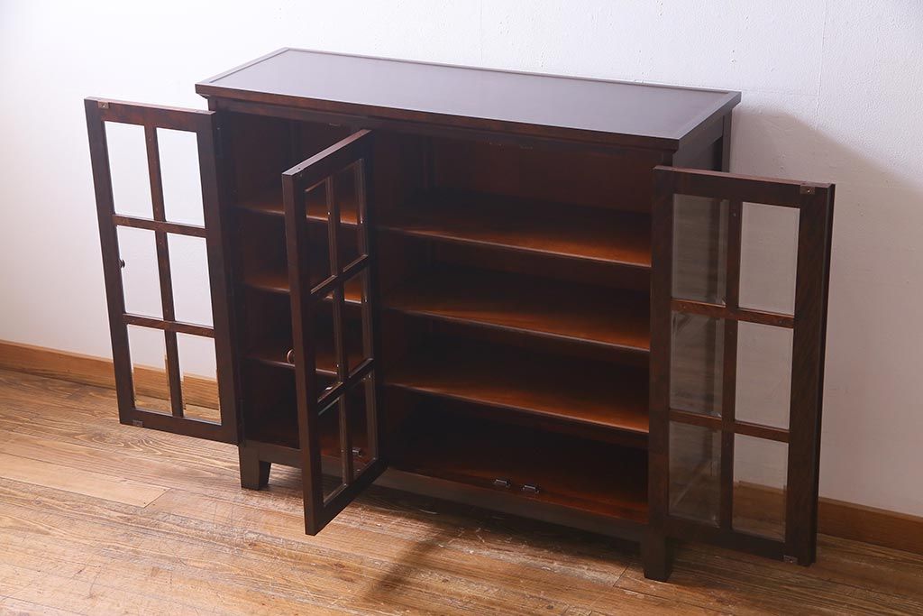 中古　リメイク　北海道民芸家具　脚付き　品のある佇まいがお洒落なキャビネット(食器棚、飾り棚、収納棚)(R-037731)