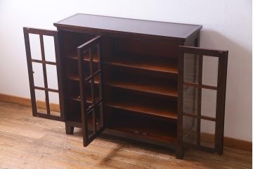 中古　リメイク　北海道民芸家具　脚付き　品のある佇まいがお洒落なキャビネット(食器棚、飾り棚、収納棚)(R-037731)