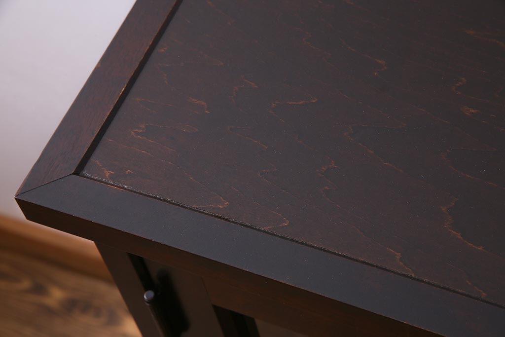 中古　リメイク　北海道民芸家具　脚付き　品のある佇まいがお洒落なキャビネット(食器棚、飾り棚、収納棚)(R-037731)