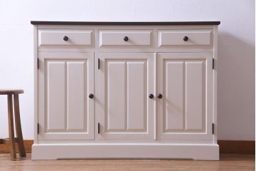 中古　リメイク　北海道民芸家具　上品さが感じられるレトロシックなペイントサイドボード(収納棚、戸棚)(R-037732)