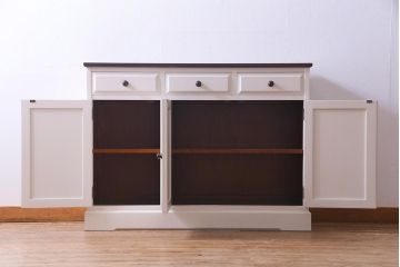 中古　リメイク　北海道民芸家具　上品さが感じられるレトロシックなペイントサイドボード(収納棚、戸棚)(R-037732)