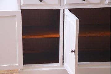 中古　リメイク　北海道民芸家具　上品さが感じられるレトロシックなペイントサイドボード(収納棚、戸棚)(R-037732)