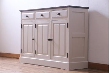 中古　リメイク　北海道民芸家具　上品さが感じられるレトロシックなペイントサイドボード(収納棚、戸棚)(R-037732)