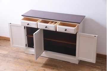 中古　リメイク　北海道民芸家具　上品さが感じられるレトロシックなペイントサイドボード(収納棚、戸棚)(R-037732)
