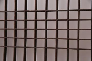 ラフジュ工房オリジナル　アンティーク古建具リメイク　引き出し付き　シンプルな組子の戸棚(収納棚、キャビネット、書院戸)(R-037734)