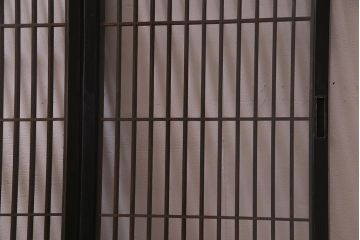 ラフジュ工房オリジナル　古建具リメイク　和の風情漂う組子引き戸のキャビネット(書院戸、収納棚、戸棚)(R-037738)