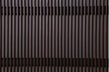 アンティーク建具　和製アンティーク　大正昭和初期　裏障子付き　小さな葉っぱ模様のガラスと細かな縦桟が目を引く格子戸2枚セット(引き戸、障子戸、建具)(R-037744)