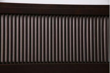アンティーク建具　和製アンティーク　大正昭和初期　裏障子付き　小さな葉っぱ模様のガラスと細かな縦桟が目を引く格子戸2枚セット(引き戸、障子戸、建具)(R-037744)