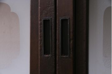 アンティーク建具　和製アンティーク　大正昭和初期　裏障子付き　ガラス入り　縦格子が美しいシックでモダンな雰囲気の格子戸2枚セット(引き戸、障子戸、建具)(R-037745)