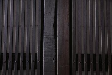 アンティーク建具　和製アンティーク　大正昭和初期　裏障子付き　ガラス入り　縦格子が美しいシックでモダンな雰囲気の格子戸2枚セット(引き戸、障子戸、建具)(R-037745)