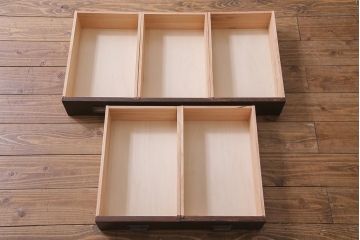 ラフジュ工房オリジナル　古建具リメイク　組子模様と障子紙が和モダンな雰囲気の脚付き戸棚(書院戸、組子、キャビネット)(R-037746)