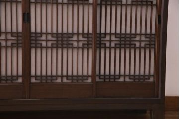 ラフジュ工房オリジナル　古建具リメイク　組子模様と障子紙が和モダンな雰囲気の脚付き戸棚(書院戸、組子、キャビネット)(R-037746)