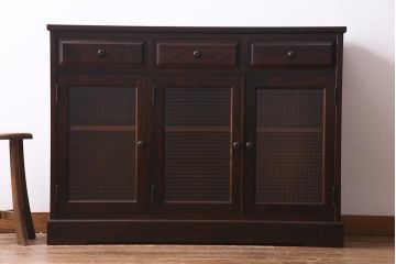 リメイク家具　北海道民芸家具　チェッカーガラスがアクセントになったリメイクサイドボード(収納棚、キャビネット)(R-037747)