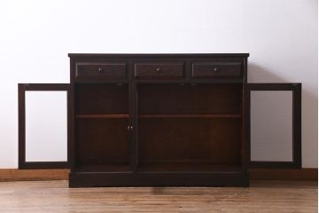 リメイク家具　北海道民芸家具　チェッカーガラスがアクセントになったリメイクサイドボード(収納棚、キャビネット)(R-037747)