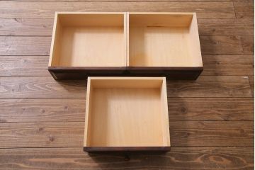 リメイク家具　北海道民芸家具　チェッカーガラスがアクセントになったリメイクサイドボード(収納棚、キャビネット)(R-037747)