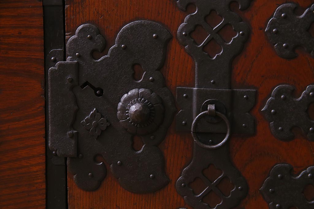 アンティーク家具　明治大正期　前面ケヤキ材　格式高い和の空間づくりが叶う庄内箪笥(重ね箪笥、衣装箪笥)(R-037750)