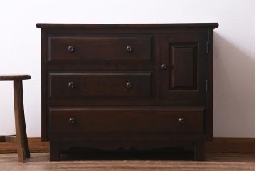 リメイク家具　北海道民芸家具　洗練された佇まいが魅力のリメイクサイドボード(リビングボード、引き出し)(R-037751)