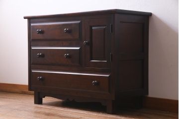 リメイク家具　北海道民芸家具　洗練された佇まいが魅力のリメイクサイドボード(リビングボード、引き出し)(R-037751)