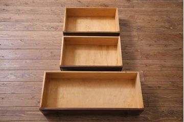 リメイク家具　北海道民芸家具　洗練された佇まいが魅力のリメイクサイドボード(リビングボード、引き出し)(R-037751)