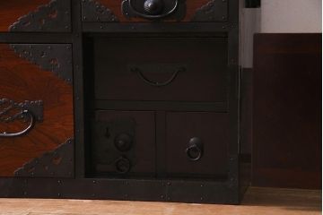 アンティーク家具　美品!　前面ケヤキ材・中桐材　かくし付き　重ね佐渡小木箪笥(時代箪笥、衣装箪笥、和タンス、引き出し、桐箪笥、桐たんす)(R-037752)