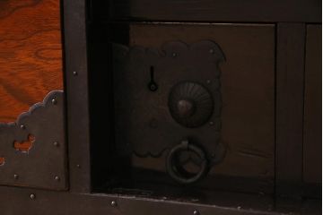 アンティーク家具　美品!　前面ケヤキ材・中桐材　かくし付き　重ね佐渡小木箪笥(時代箪笥、衣装箪笥、和タンス、引き出し、桐箪笥、桐たんす)(R-037752)