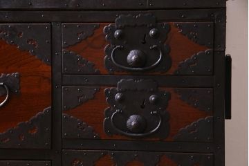 アンティーク家具　美品!　前面ケヤキ材・中桐材　かくし付き　重ね佐渡小木箪笥(時代箪笥、衣装箪笥、和タンス、引き出し、桐箪笥、桐たんす)(R-037752)