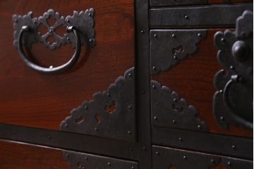 アンティーク家具　美品!　前面ケヤキ材・中桐材　かくし付き　重ね佐渡小木箪笥(時代箪笥、衣装箪笥、和タンス、引き出し、桐箪笥、桐たんす)(R-037752)