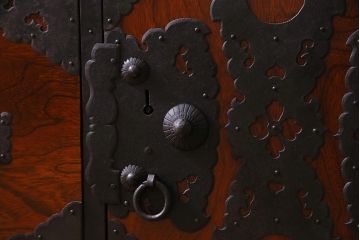 アンティーク家具　美品!　前面ケヤキ材・中桐材　かくし付き　重ね佐渡小木箪笥(時代箪笥、衣装箪笥、和タンス、引き出し、桐箪笥、桐たんす)(R-037752)
