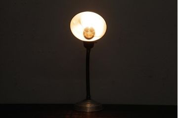 レトロ照明　昭和レトロ　シンプルなシェードのスタンドライト(卓上照明、デスクスタンド)(R-037757)