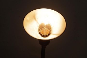 レトロ照明　昭和レトロ　シンプルなシェードのスタンドライト(卓上照明、デスクスタンド)(R-037757)