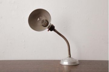 レトロ照明　昭和レトロ　シンプルなシェードのスタンドライト(卓上照明、デスクスタンド)(R-037757)