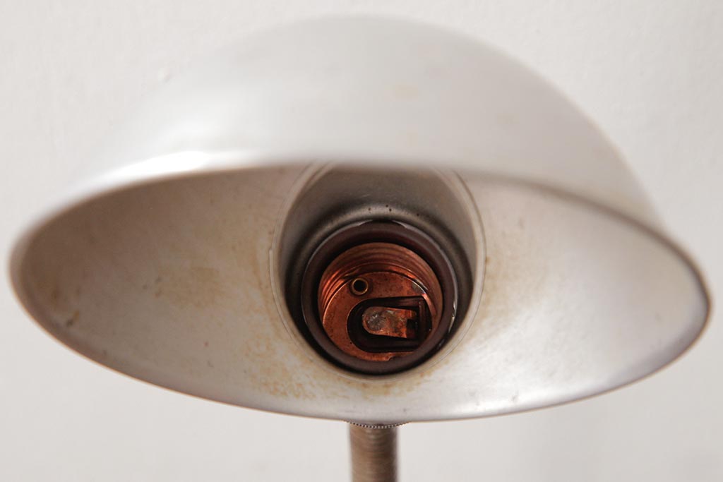 レトロ照明　昭和レトロ　シンプルなシェードのスタンドライト(卓上照明、デスクスタンド)(R-037757)