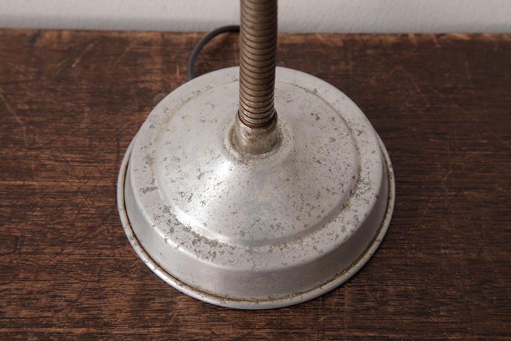 レトロ照明　昭和レトロ　シンプルなシェードのスタンドライト(卓上照明、デスクスタンド)(R-037757)