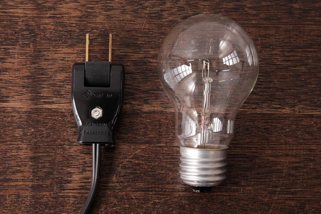 レトロ照明　昭和レトロ　シンプルなシェードのスタンドライト(卓上照明、デスクスタンド)(R-037757)