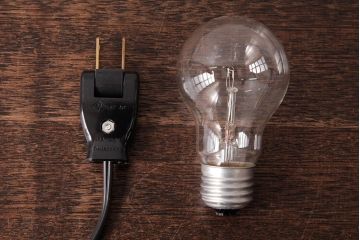 レトロ照明　昭和レトロ　シンプルなシェードのスタンドライト(卓上照明、デスクスタンド)(R-037757)